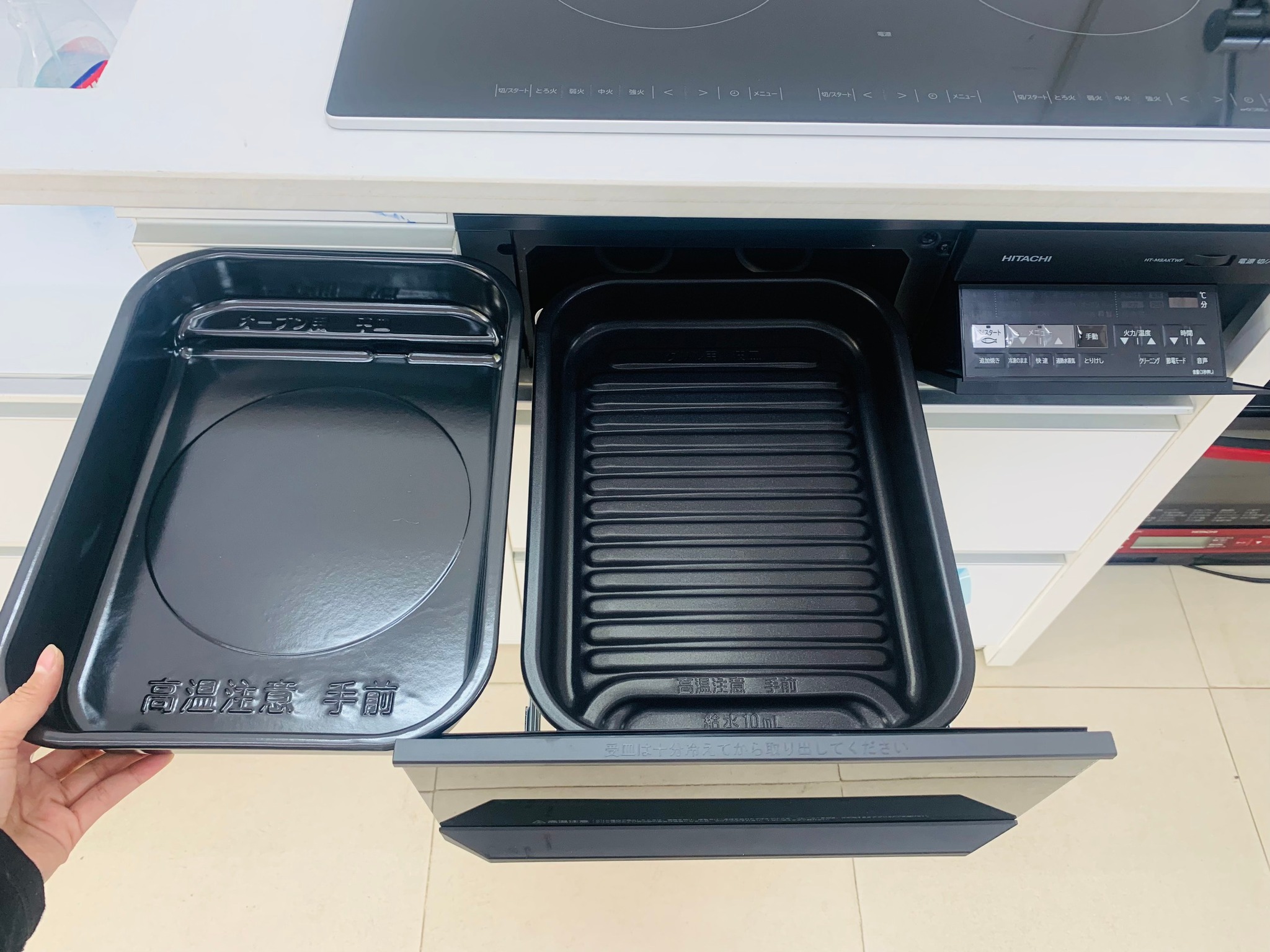 Bếp từ Hitachi HT-M8AKTWF-K 3 bếp từ cảm ứng viền mỏng