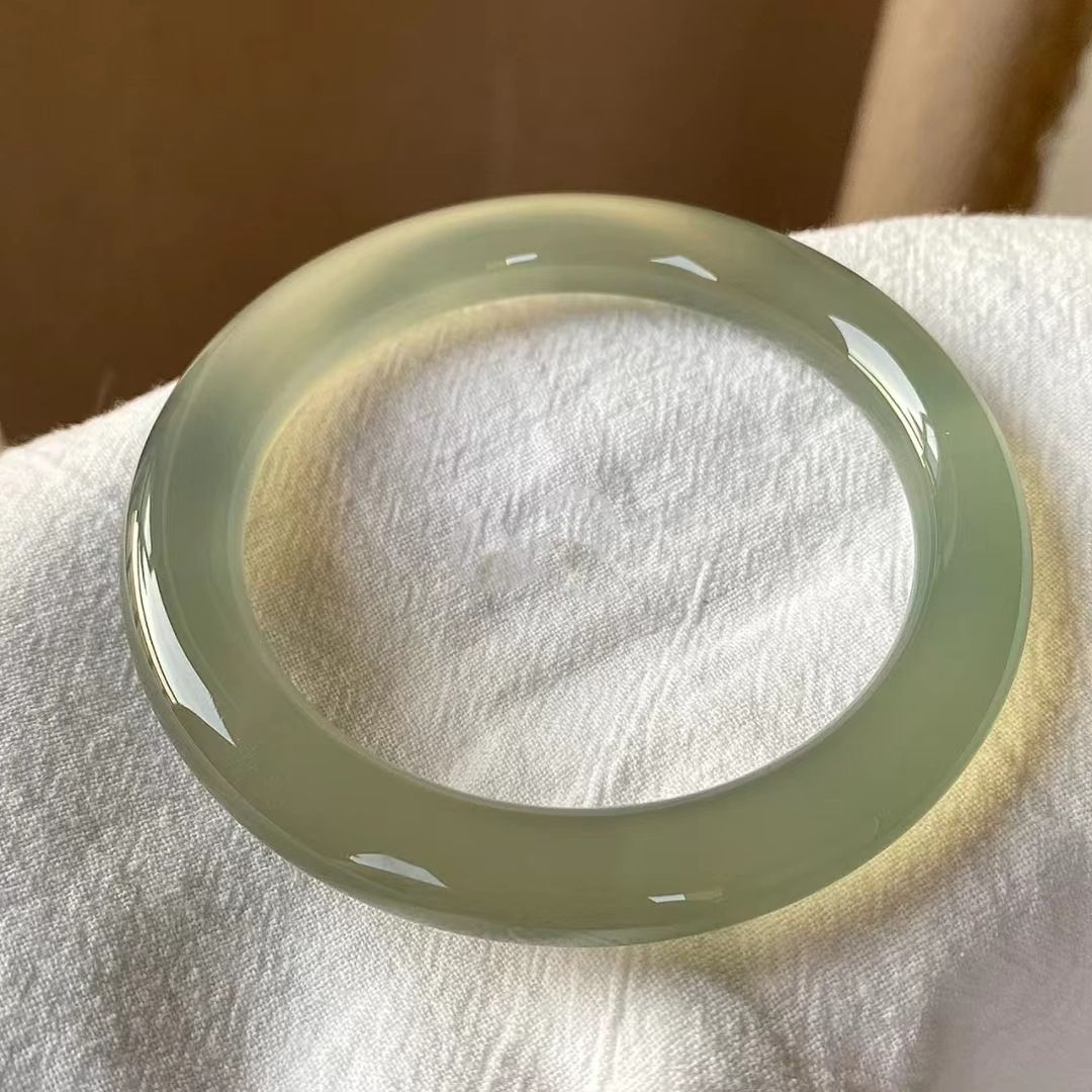 Vòng tay thanh tròn chalcedony màu xanh lá cây đá trong suốt màu xanh lục mã não màu xanh lá cây mã não béo thanh tròn xa núi đen chalcedony vòng tay vẻ đẹ