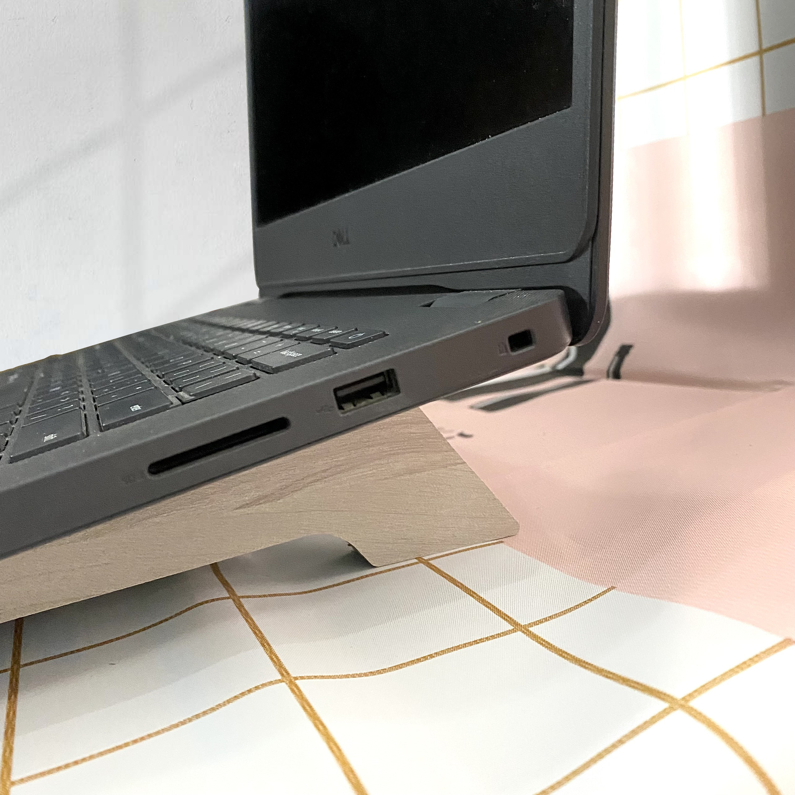 Giá đỡ laptop, máy tính tản nhiệt bằng gỗ MDF chống thấp cao cấp giá rẻ