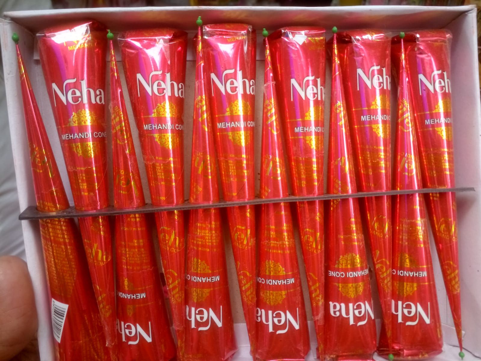 2 Pieces Neha red color mehedi cones -2 pieces. 