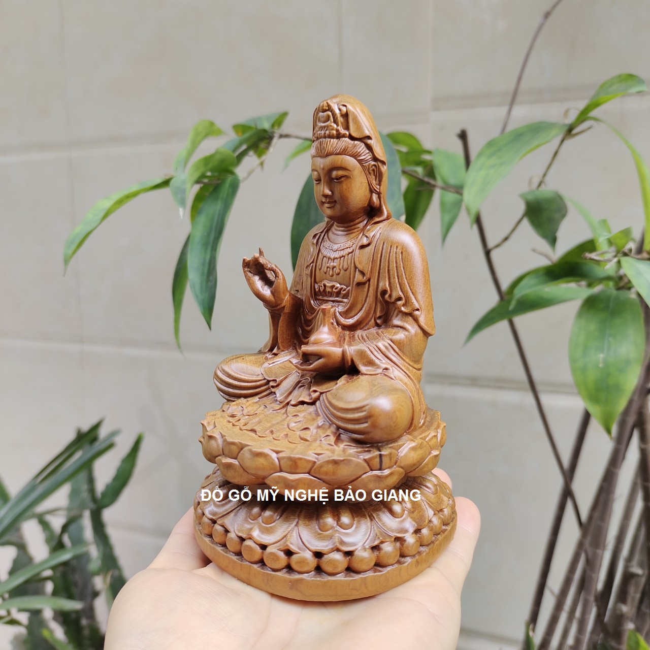 Tượng phật bà quan âm để xe ô tô gỗ bách xanh