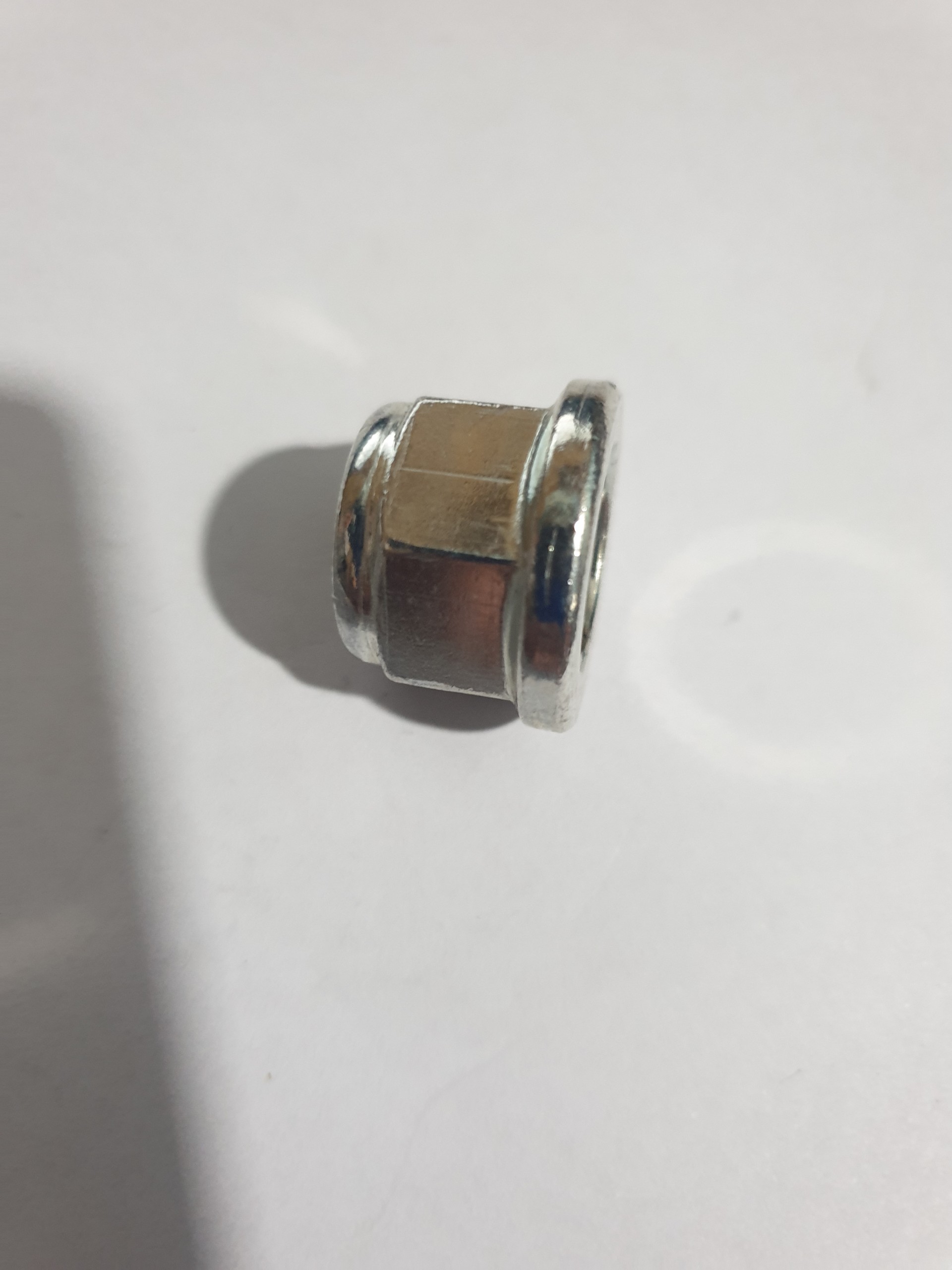 ỐC ĐẦU BÒ DÙNG CHO MÁY CẮT CỎ HU 143/541 ( 5 CON - 10 CON)