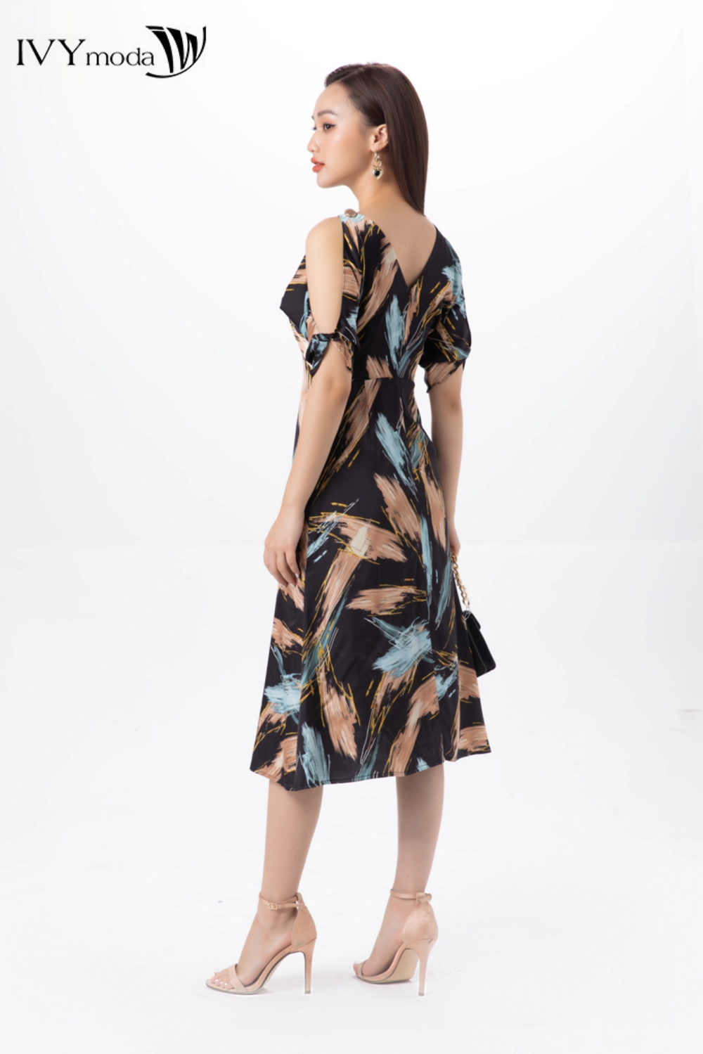[ Nhập mã LAZSOCIAL10 - Giảm 20% tối đa 99K đơn 199K ] Đầm lụa Cut-Out vai IVY moda MS 48M7254