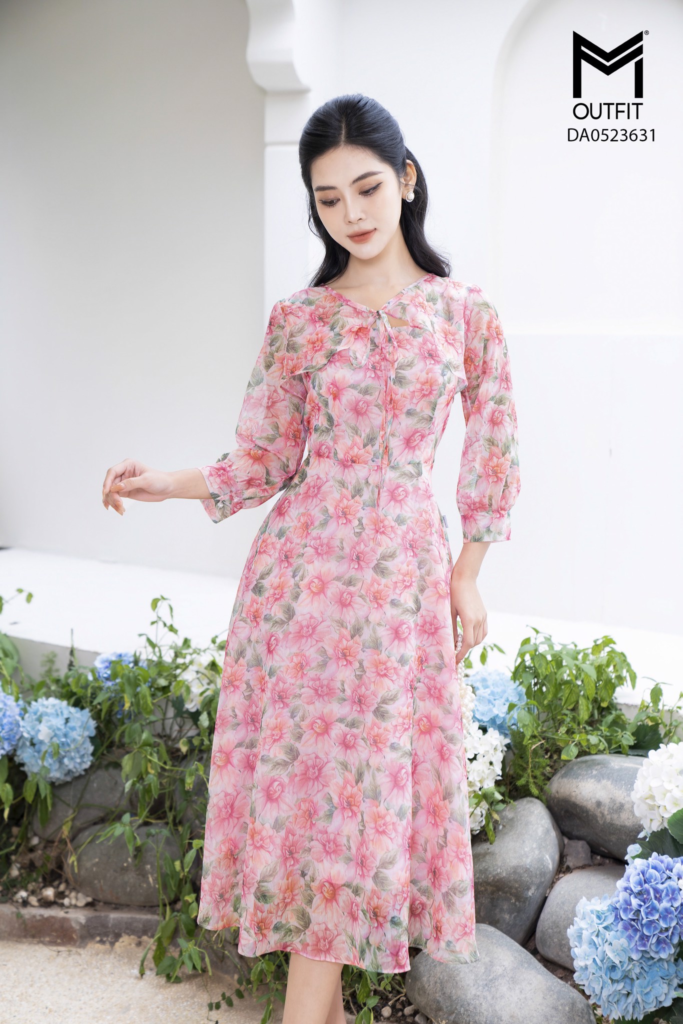 Đầm dáng xòe, tay lỡ, tà bong buộc dây