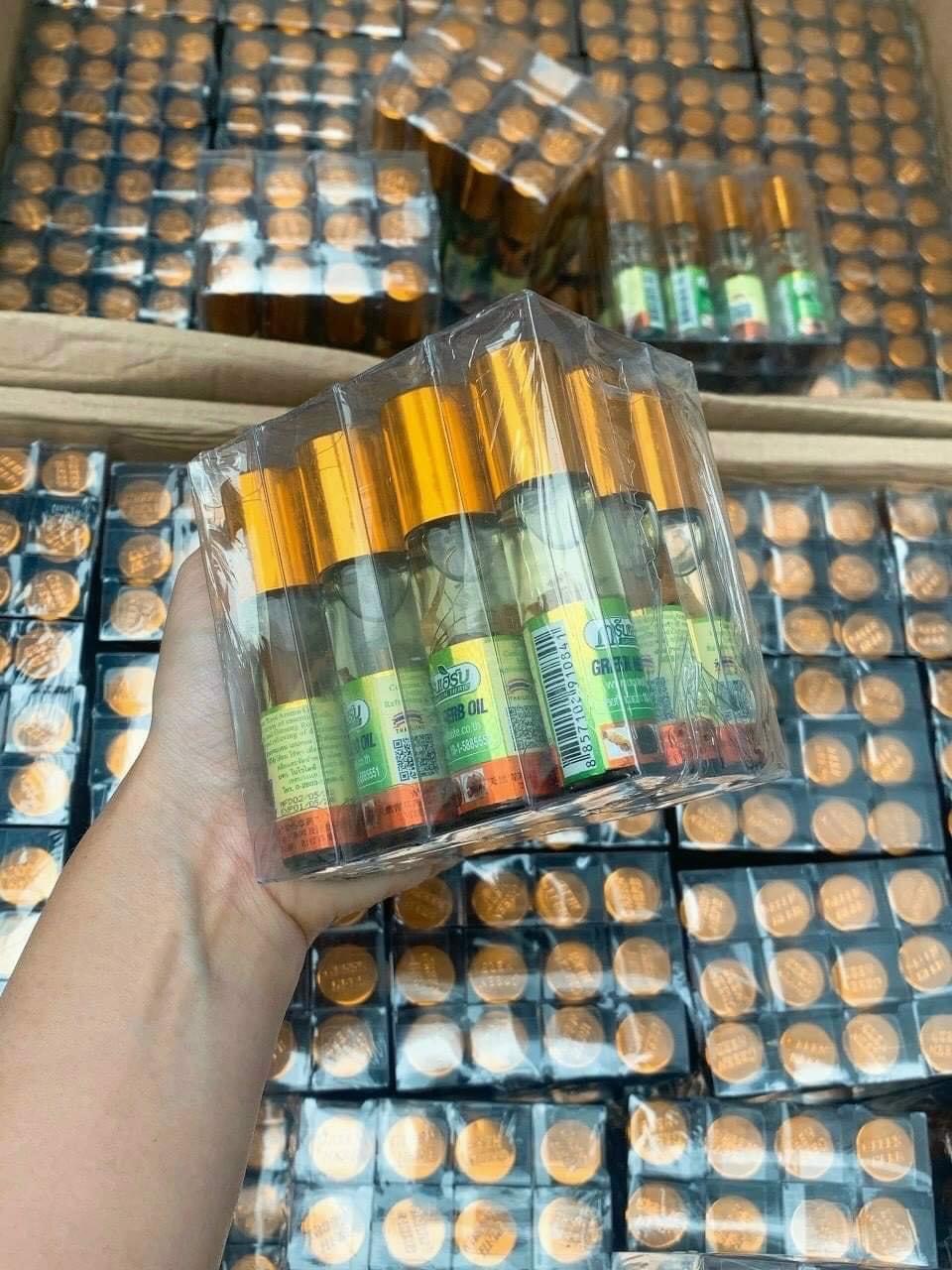 Dầu Gió Lăn Nhân Sâm Thảo Dược Green Herb Thái Lan 8ml