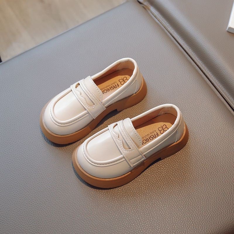 giày xinh kiểu dáng hot trend cho bé gái