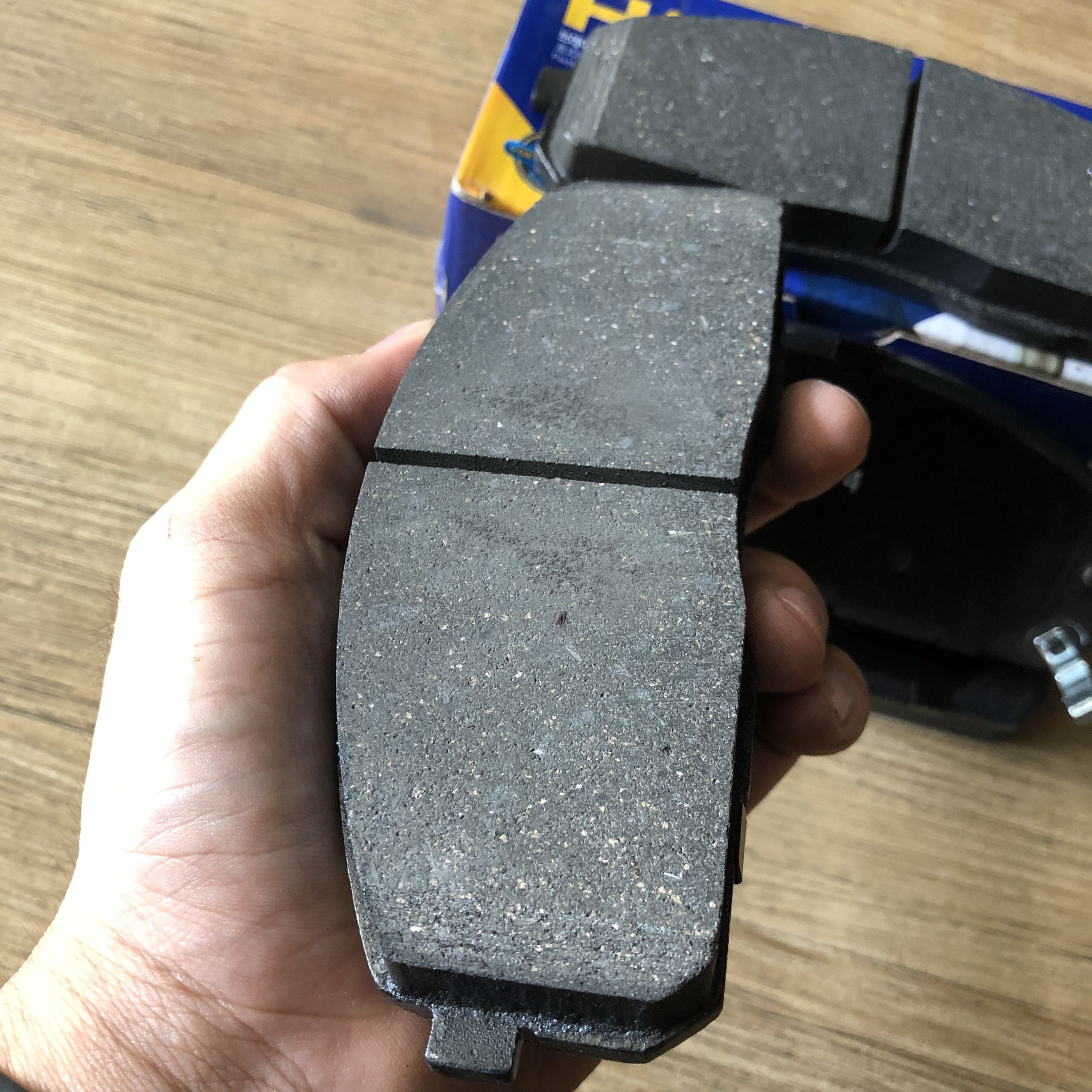 MÁ PHANH ĐĨA TRƯỚC HYUNDAI PORTER 2