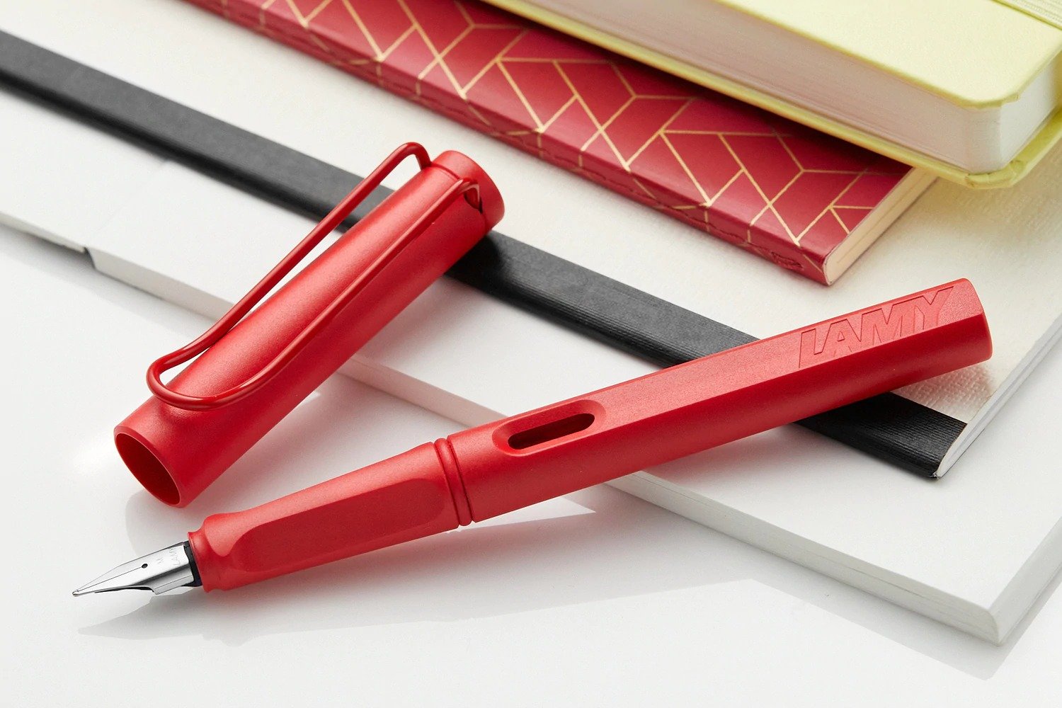 Bút máy LAMY Safari Strawberry (Limited Edition 2022)