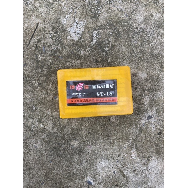 Dụng cụ đóng đinh thủ công ST18