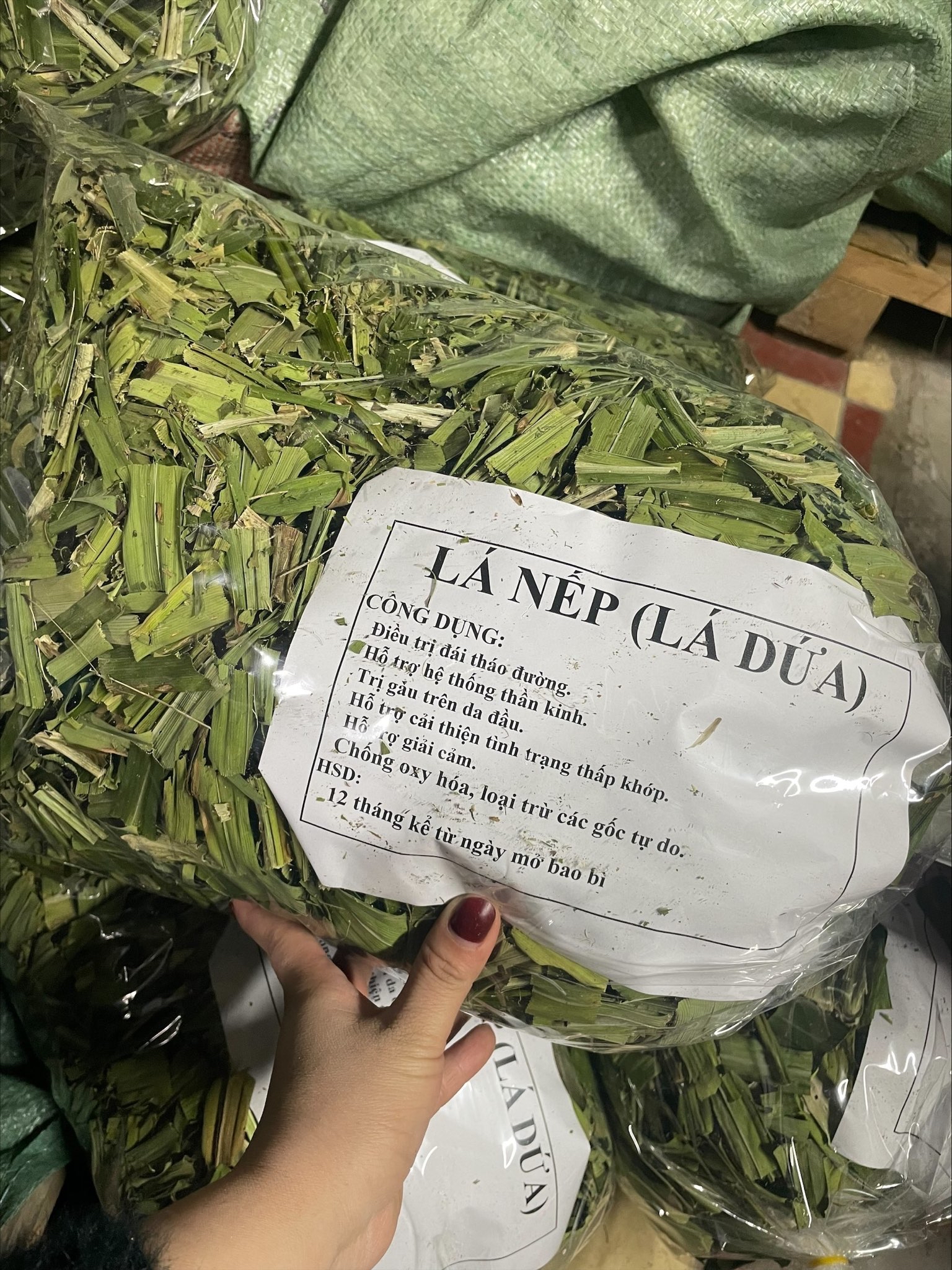 100GR Lá nếp sấy khô ( lá dứa sấy khô)