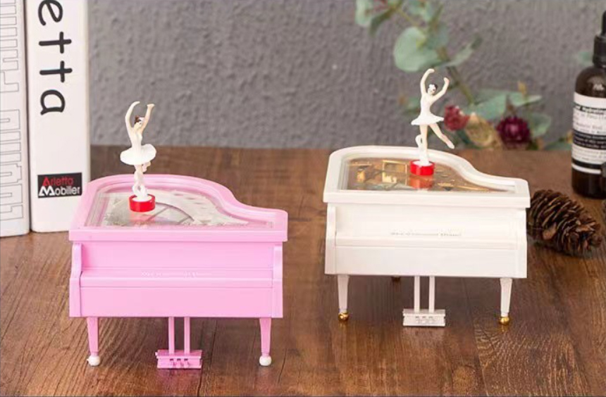 Hộp âm nhạc piano có vũ công múa ba lê xoay quanh vòng, hộp nhạc lên dây cót trưng bày quà tặng