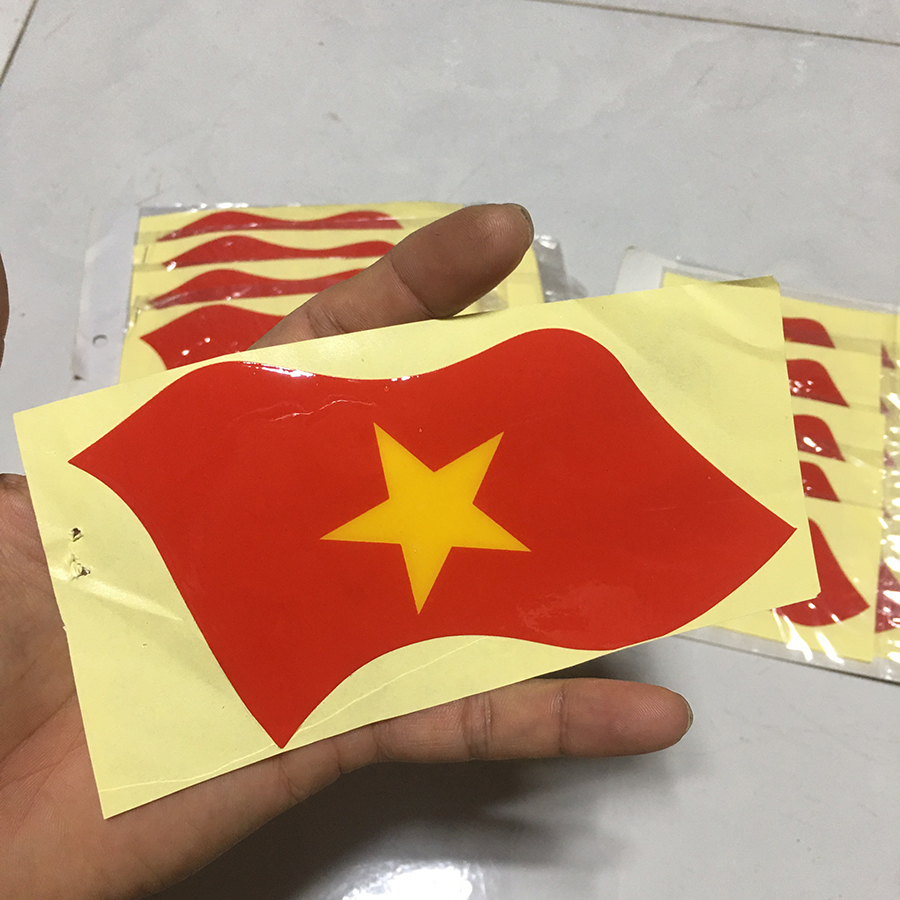 Tem đề can 3D logo cờ Việt Nam (giá 1 cái)