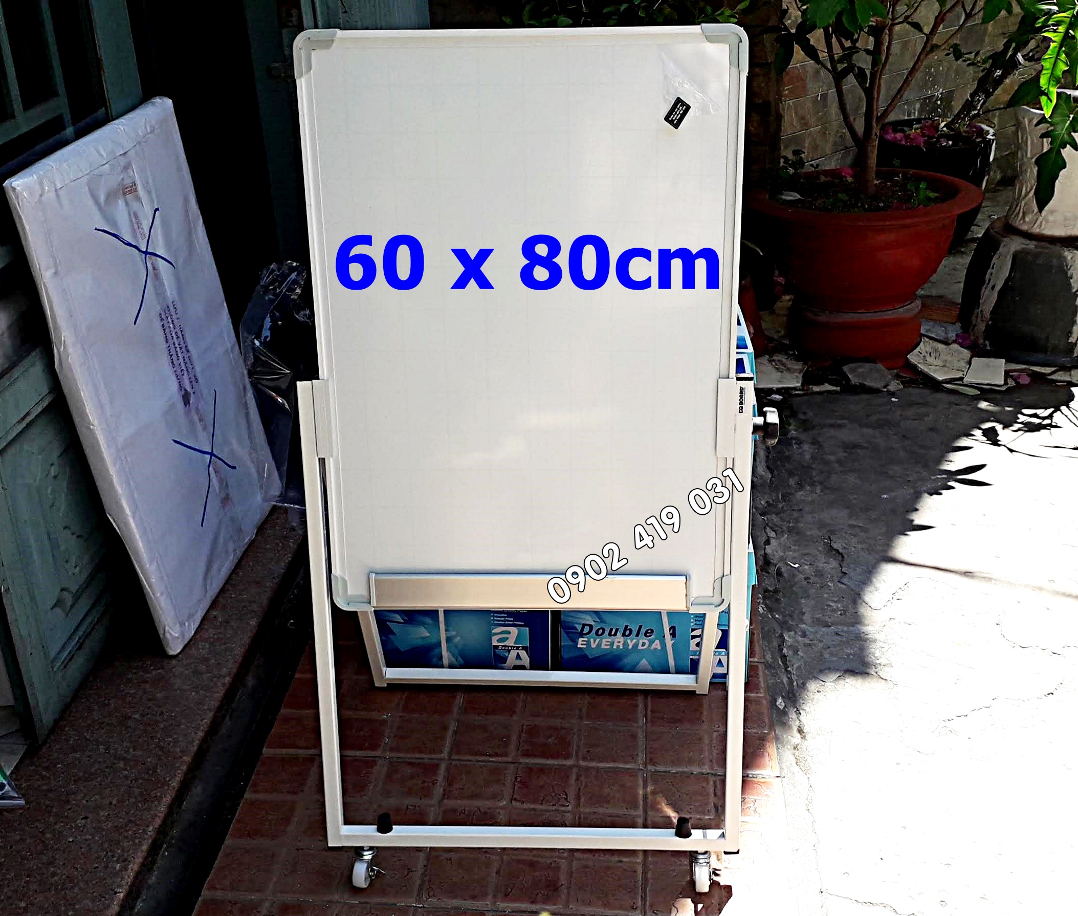 Bảng Flipchart Chân Gấp DQ Plus 60 x 80cm [ Tặng bút, nam châm, lau bảng ]