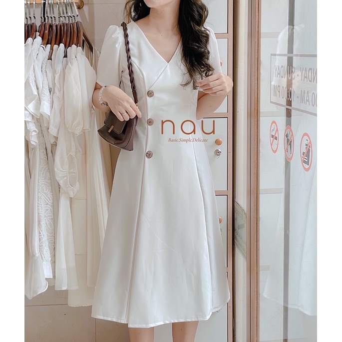 Đầm cổ V nút gỗ tà đắp chéo dây cột eo