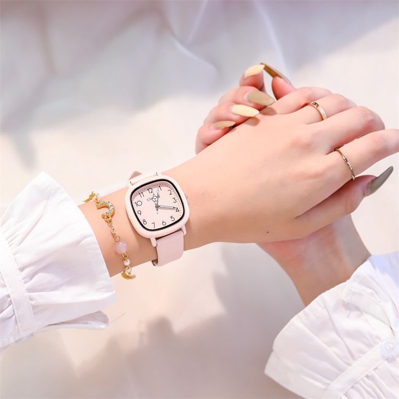 %E3%80%90Unique%20features%E3%80%91Women's%20Fashion%E7%9F%B3%E8%8B%B1%E8%A1%A8%20-%20%E4%B8%93%E4%B8%BA%E5%88%9D%E4%B8%AD%E3%80%81%E9%AB%98%E4%B8%AD%E5%8F%8A%E5%B0%8F%E5%AD%A6%E7%94%9F%E8%AE%BE%E8%AE%A1%E7%9A%84%E8%80%83%E8%AF%95%E4%B8%93%E7%94%A8%E8%A1%A8%E3%80%82%E9%87%87%E7%94%A8%E9%9D%92%E6%98%A5ins%E9%A3%8E%E5%B0%8F%E8%A1%A8%E7%9B%98%EF%BC%8C%E5%91%88%E7%8E%B0%E6%96%B9%E5%BD%A2%E8%AE%BE%E8%AE%A1%EF%BC%8C%E9%80%82%E5%90%88%E5%B9%B4%E8%BD%BB%E5%A5%B3%E5%AD%A9%E4%BD%A9%E6%88%B4%E3%80%82%E6%97%B6%E5%B0%9A%E7%8E%AB%E7%91%B0%E9%87%91%E6%88%96%E9%93%B6%E7%81%B0%E8%89%B2%E8%B0%83%EF%BC%8C%E5%B1%95%E7%8E%B0%E7%8E%B0%E4%BB%A3%E6%84%9F%E3%80%82%20-%20Image%203