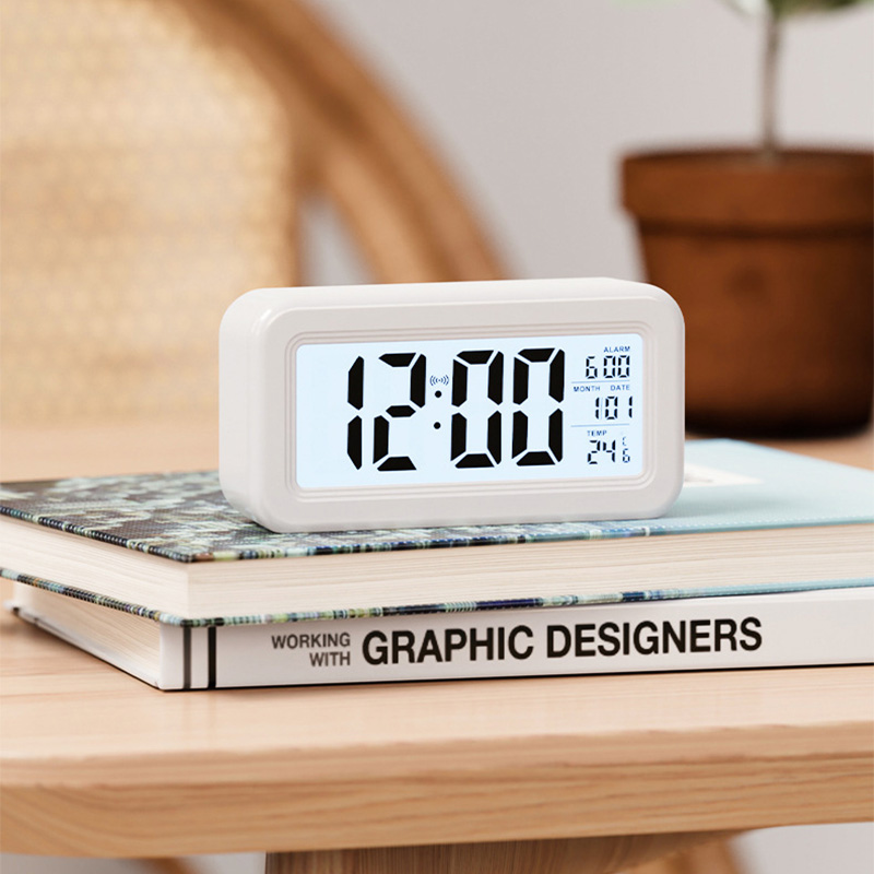 Simple clock, alarm clock, digital display, LCD lazy person's snooze, silent backlight electronic clock