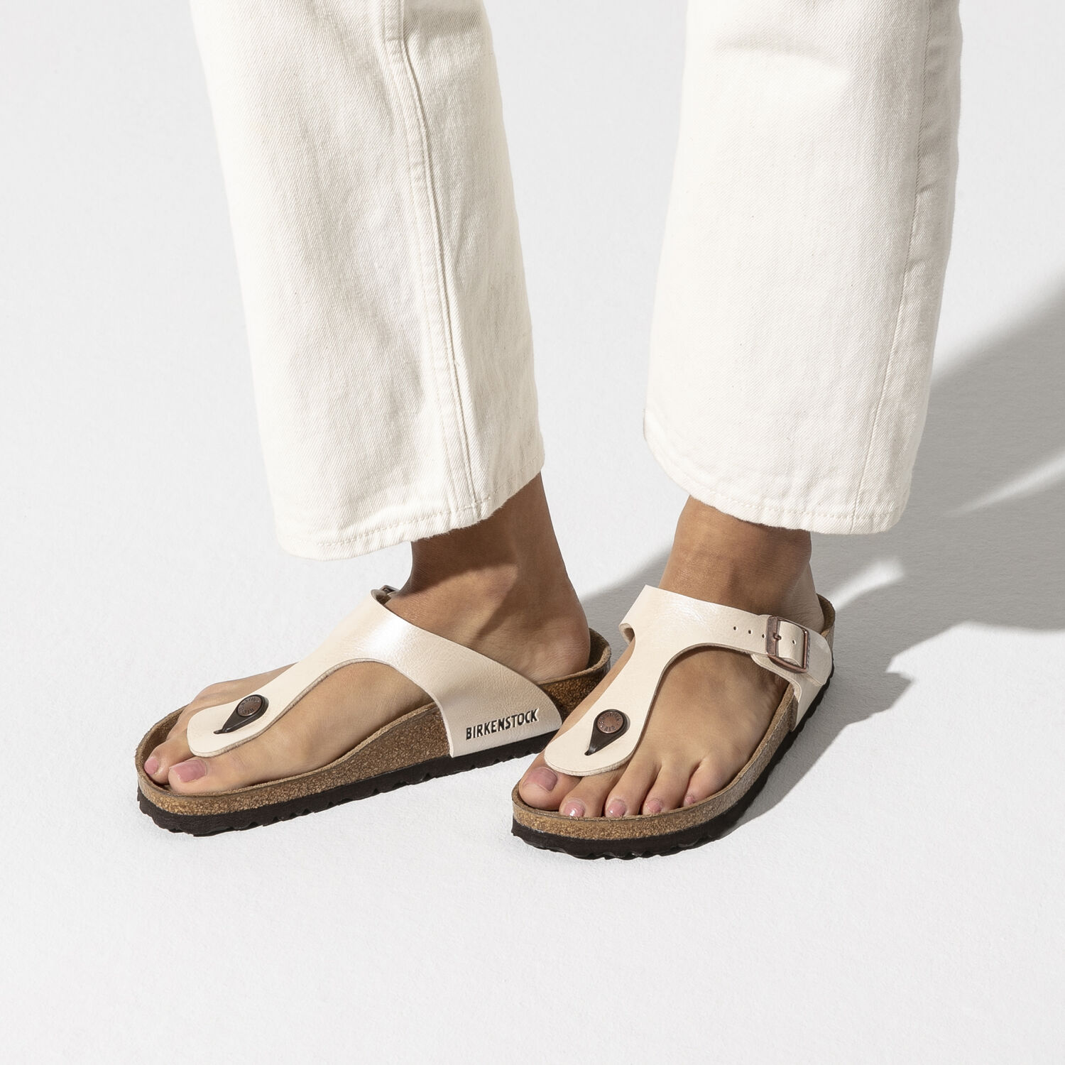 birkenstock gizeh off white