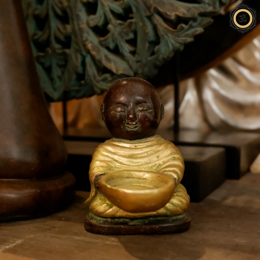 Tượng Chú Tiểu Ngồi Om Home