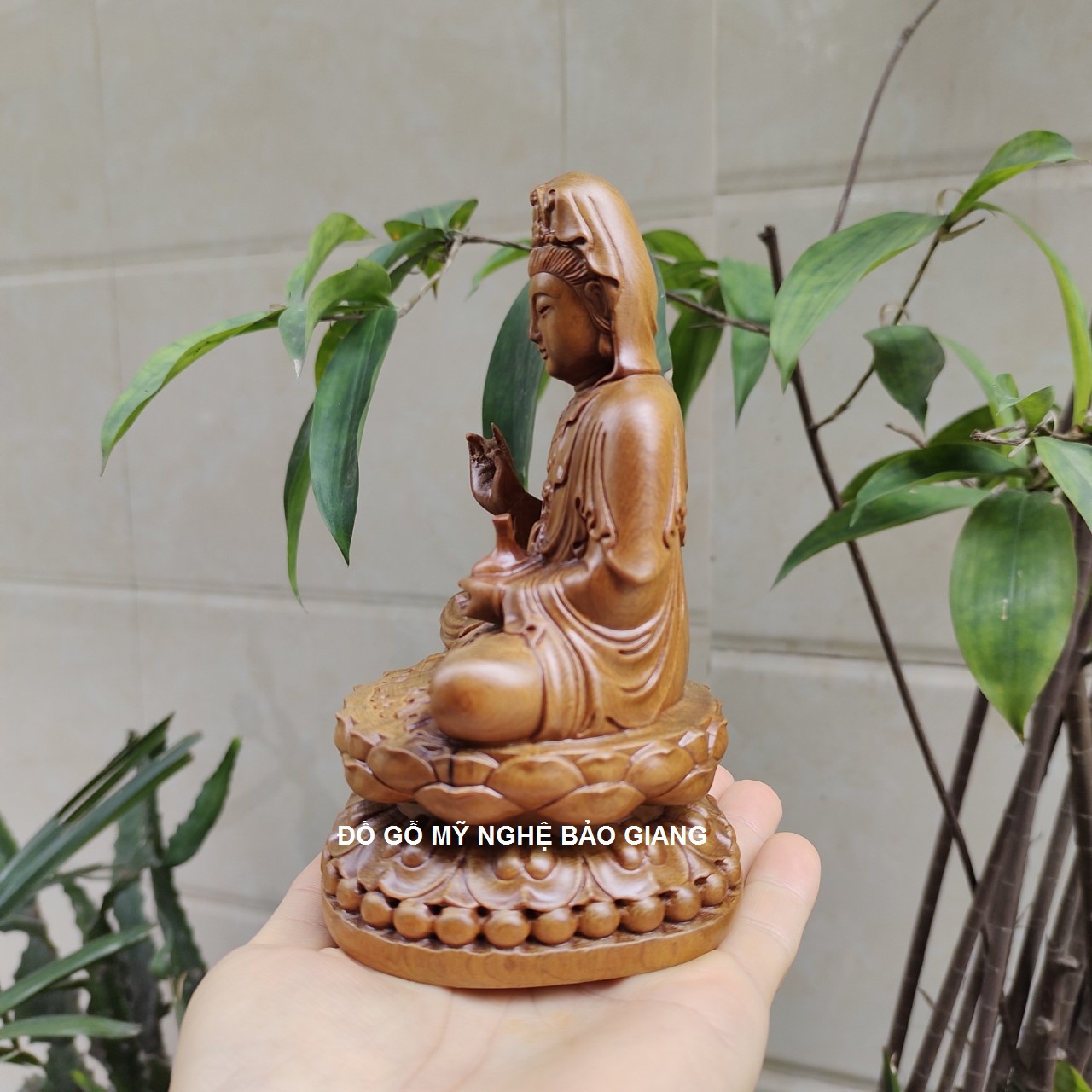 Tượng phật bà quan âm để xe ô tô gỗ bách xanh