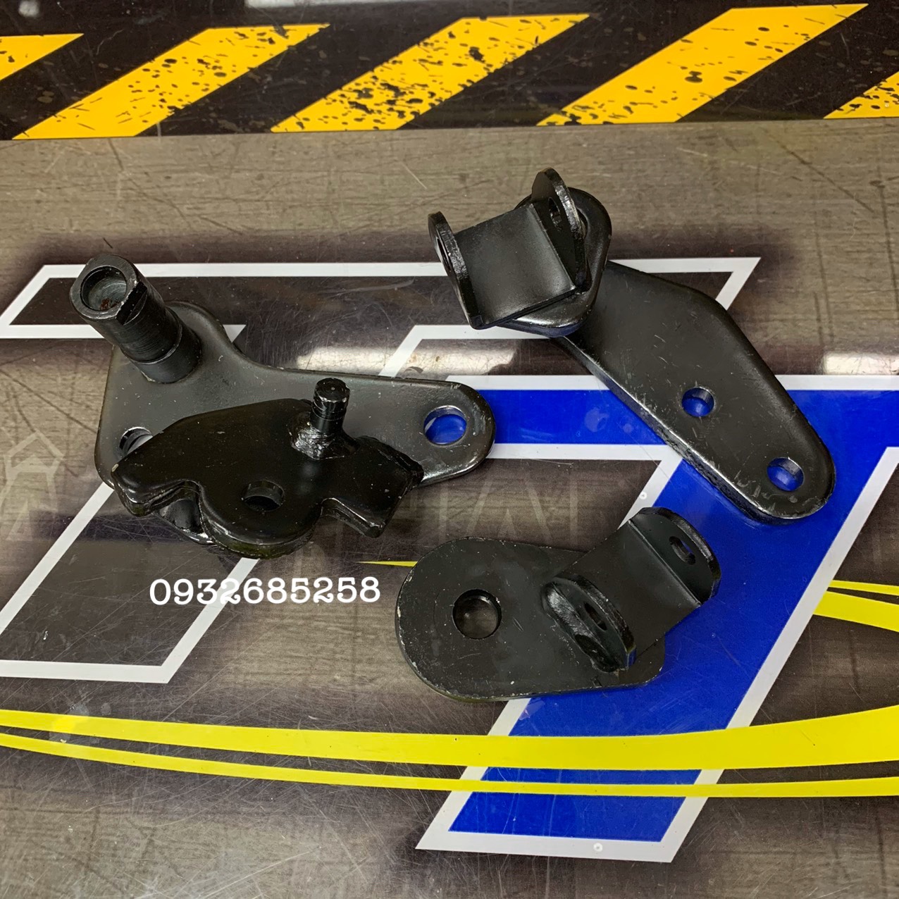Gác chân trước sắt Yaz - Yaz125
