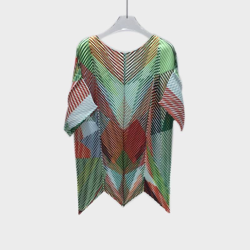 New Slim and Stylish Women's Pleated T-shirt