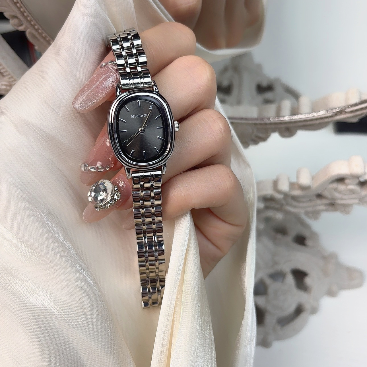 【New Product Explosion】Minimalist ladies' steel strap watch with a ...