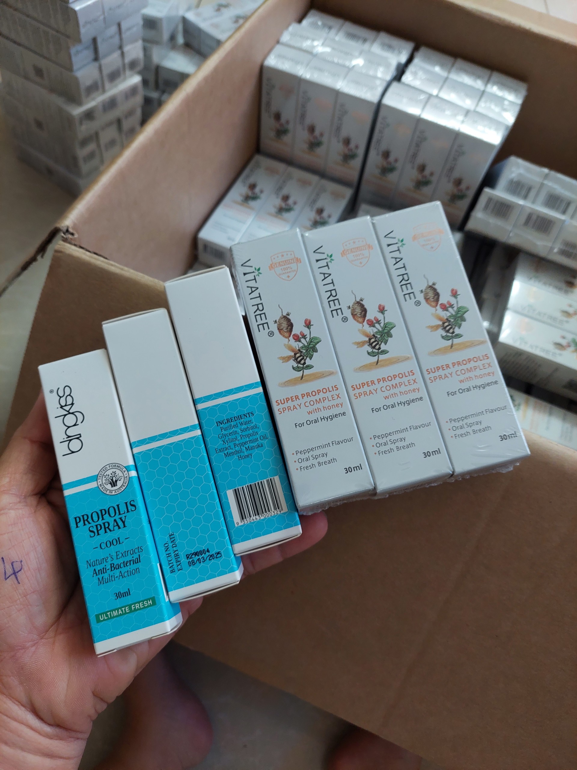 Xịt keo ong úc vitatree/blingkiss 30ml super propolis spray kháng khuẩn giảm đau rát họng