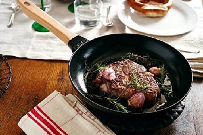 CHẢO GANG STAUB CÁN GỖ 24CM