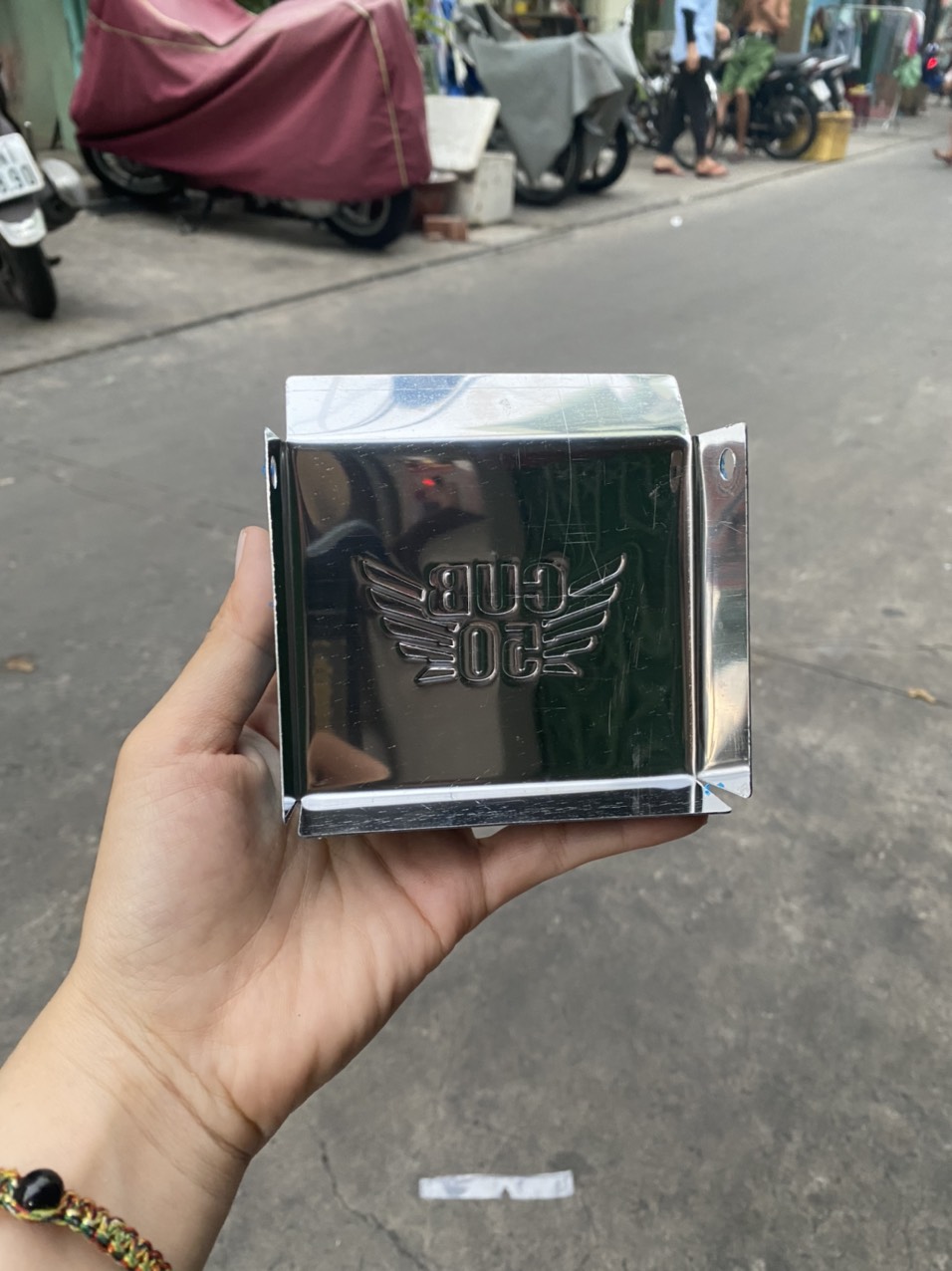 NẮP ĐẬY CHE PÔ E XE CUB 82