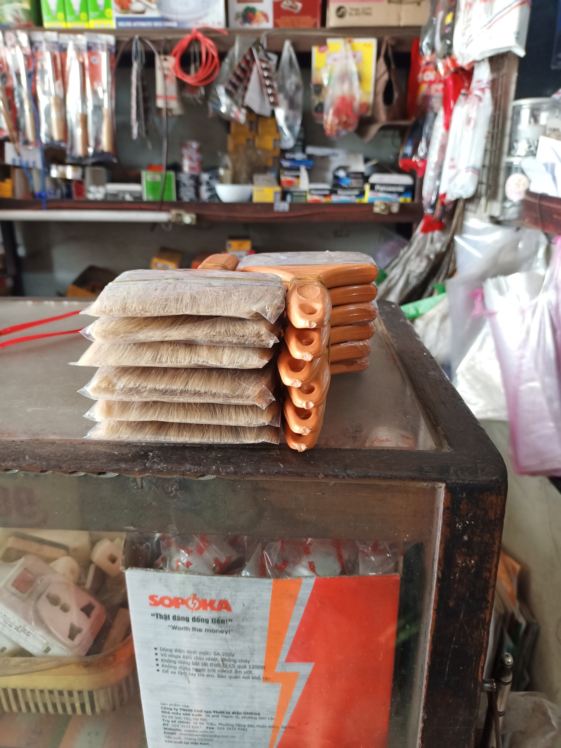 12 CÂY CỌ QUÉT SƠN CÁN NHỰA 1" - 4"
