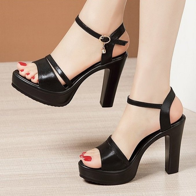 Xăng đan bản kết hợp dây mảnh
