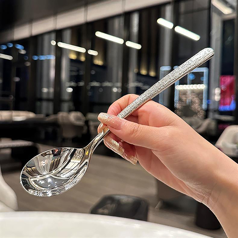 Korean%20Stainless%20Steel%20Thickening%20Spoon%20Creative%20Long%20Handle%20Hotel%20Hot%20Pot%20Spoon%20Soup%20Ladle%20Home%20Kitchen%20Essential%20Tools%20-%20Image%203