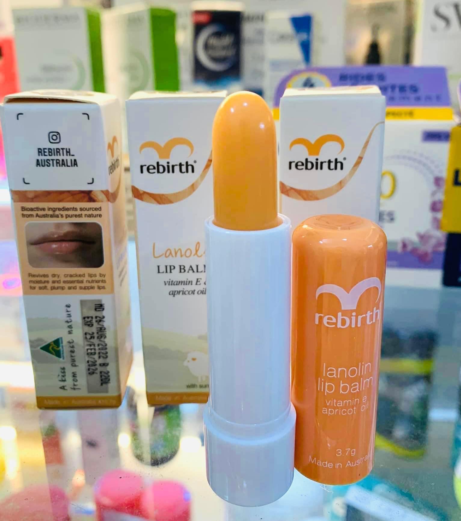 Son dưỡng môi nhau thai cừu Rebirth Úc