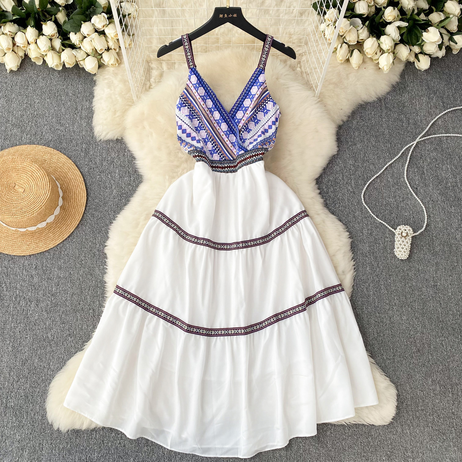 Summer Elegant Women's Retro Ethnic Style Printed Strap Dress Women's V-Neck Design Luxury Sense Small Party Large Swing Long Dress