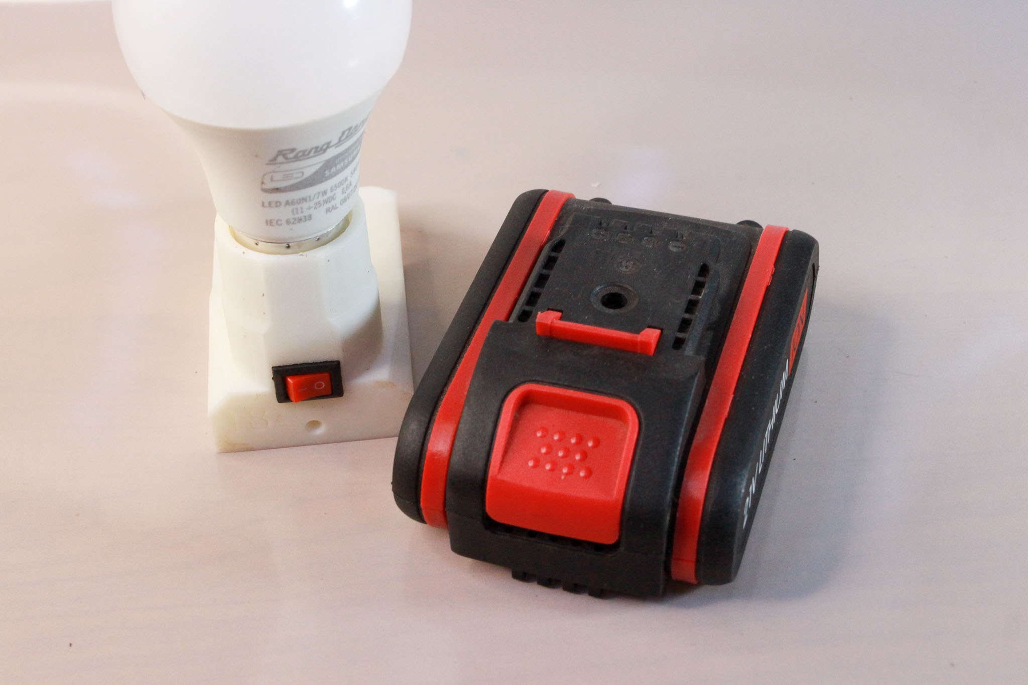 Đèn led thắp sáng dùng pin Voto 18MM