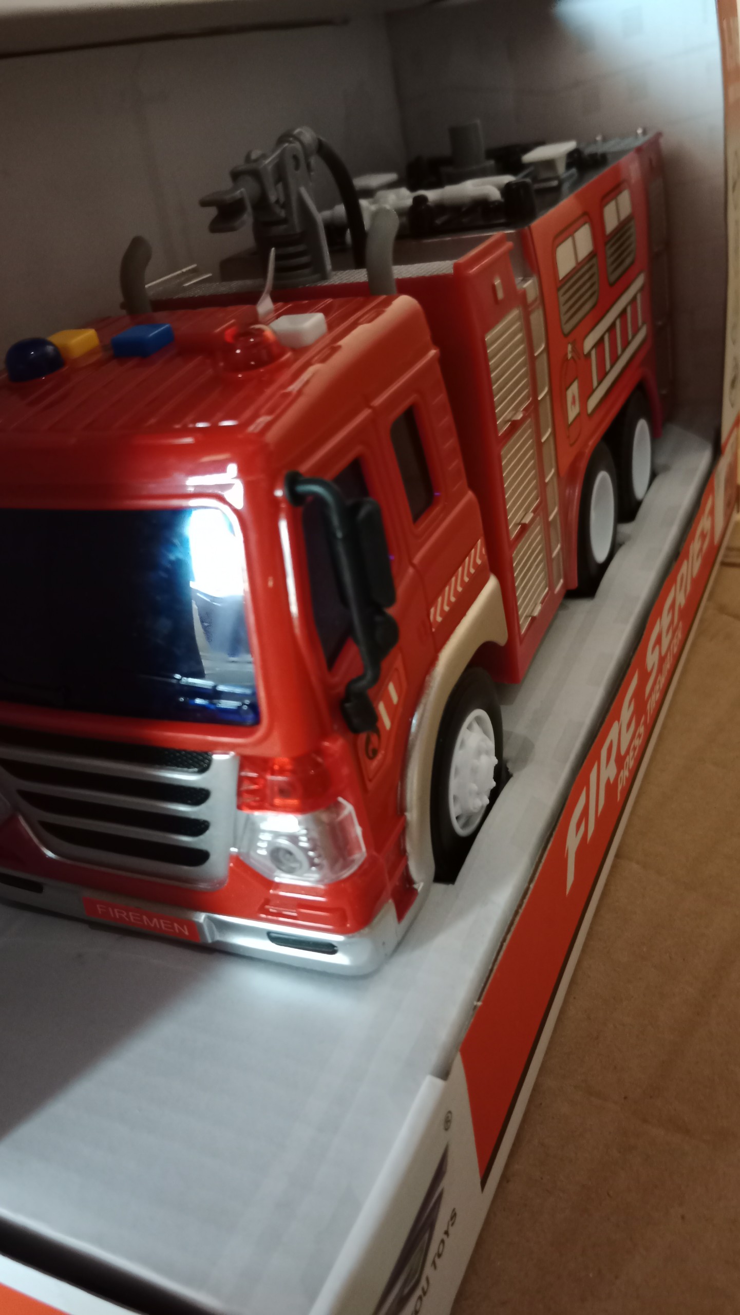 Xe cứu Hỏa phun nước  HUNTERSON TOYS