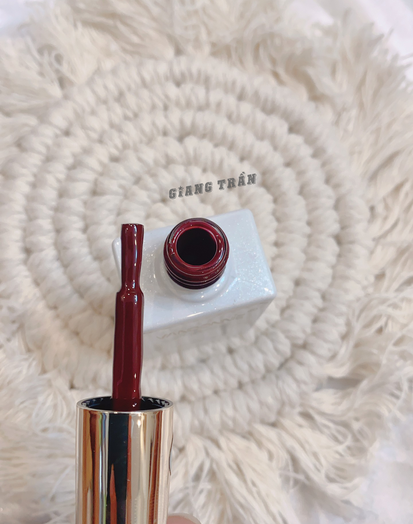 Sơn gel đỏ đô cực đẹp màu hot trend 2021 cho mọi lứa tuổi