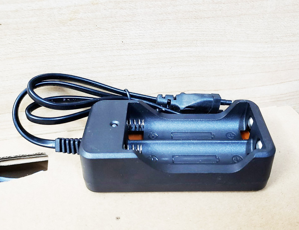 Dock sạc pin đôi lithium 18650 3.7v cao cấp