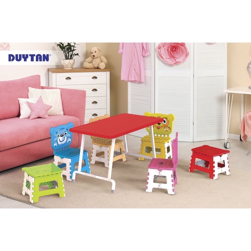 Bàn nhựa xếp duy Tân xếp gọn ngồi học rất thoải mái