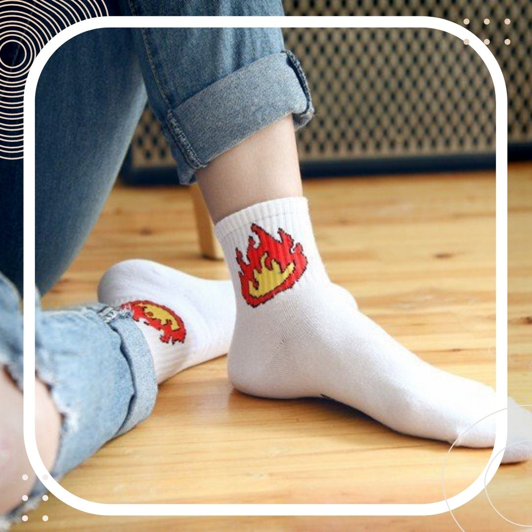 TẤT/ VỚ NAM NỮ CỔ CAO TRẮNG ĐEN HÌNH NGỌN LỬA