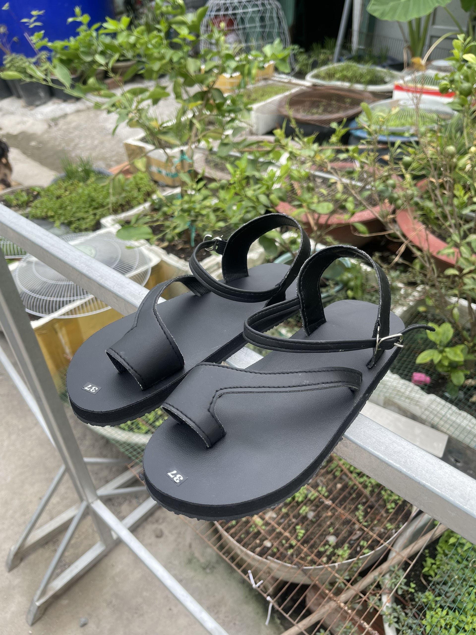 Sandal nữ xỏ ngón dây chéo