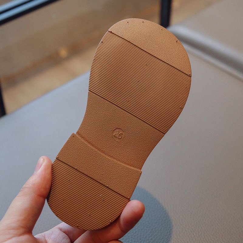 giày xinh kiểu dáng hot trend cho bé gái