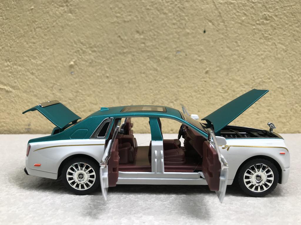 Mô hình xe Ô tô Rolls-Royce Phantom 2020 1:32