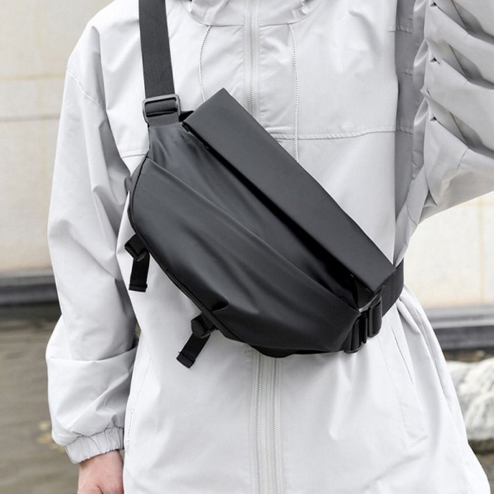 Simple%20Large%20Capacity%20Oxford%20Cloth%20Bag%20Men%20Simple%20Crossbody%20Bag%20Daypack%20Storage%20Shoulder%20Bag%20Male%20-%20Image%203