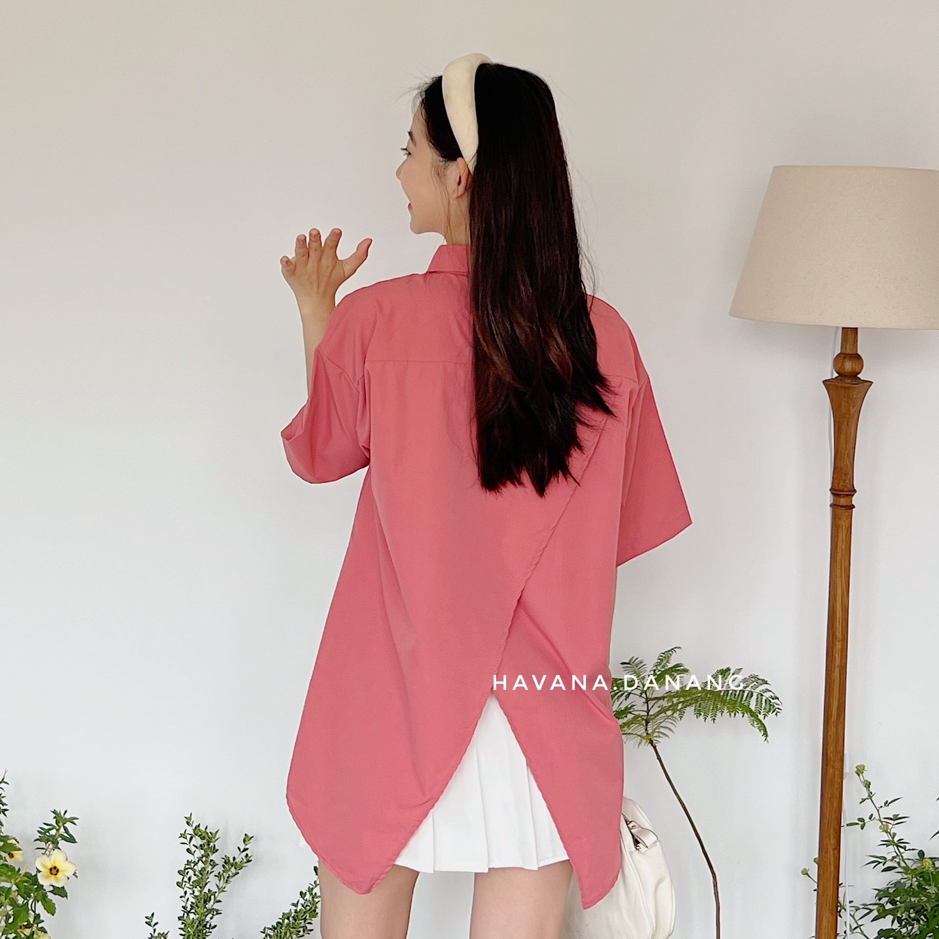 Áo sơ mi cộc tay trơn vạt xẻ tà