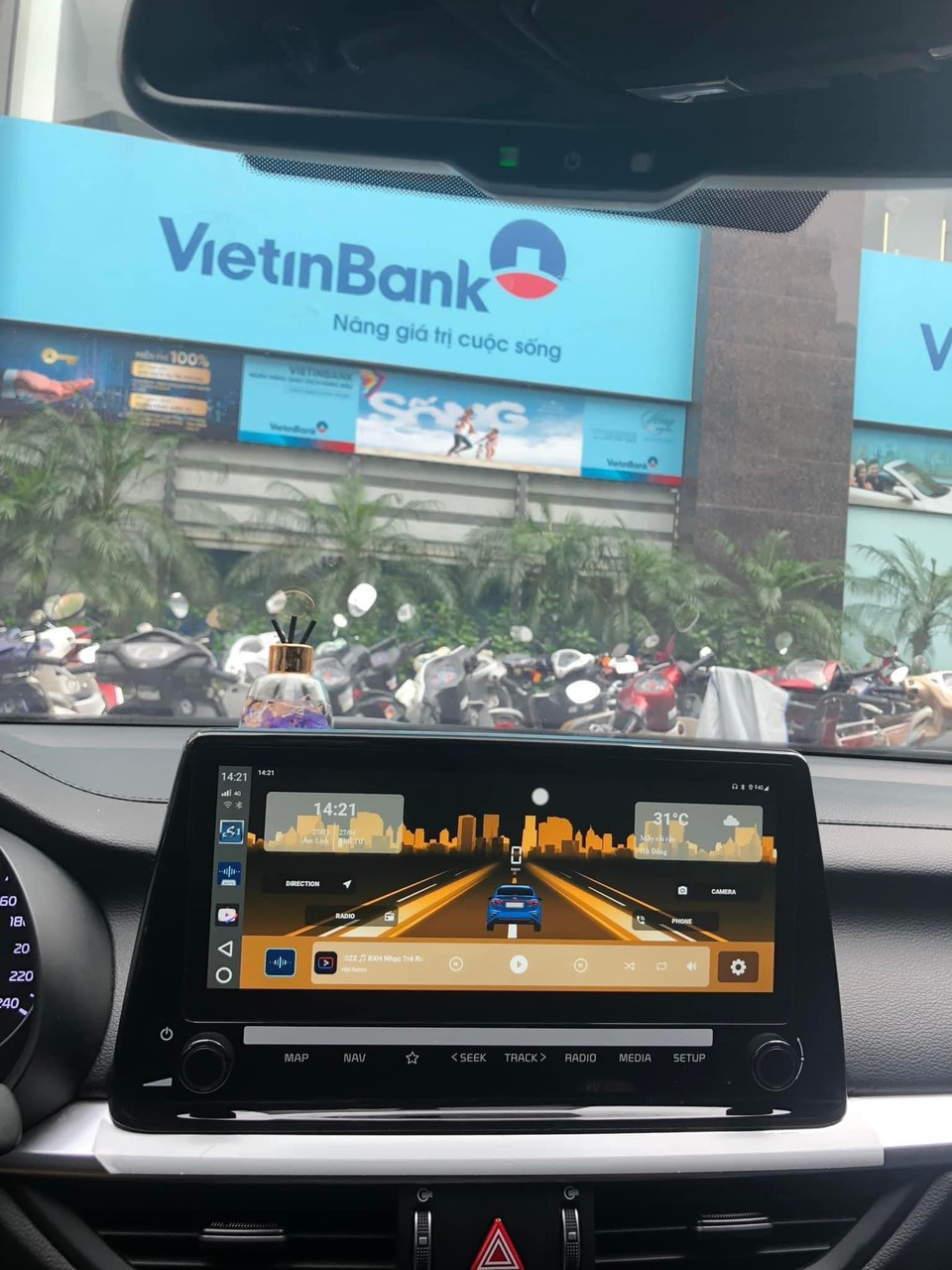 Carplay Android Box Zestech DX300 (Giao diện phong thủy, BH 5 năm, Tặng Sim 4G, Vietmap bản quyền, Kiki)
