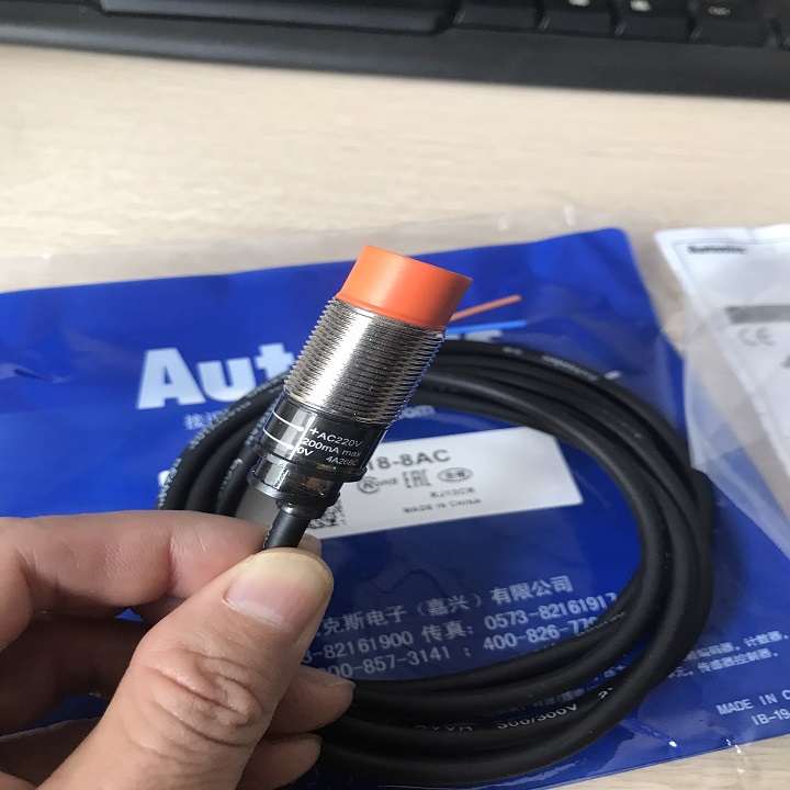 Cảm biến tiệm cận PR18-8AC