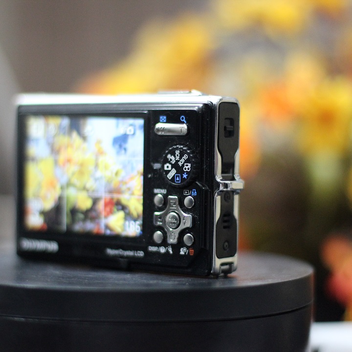 Máy ảnh chống nước Olympus M1050