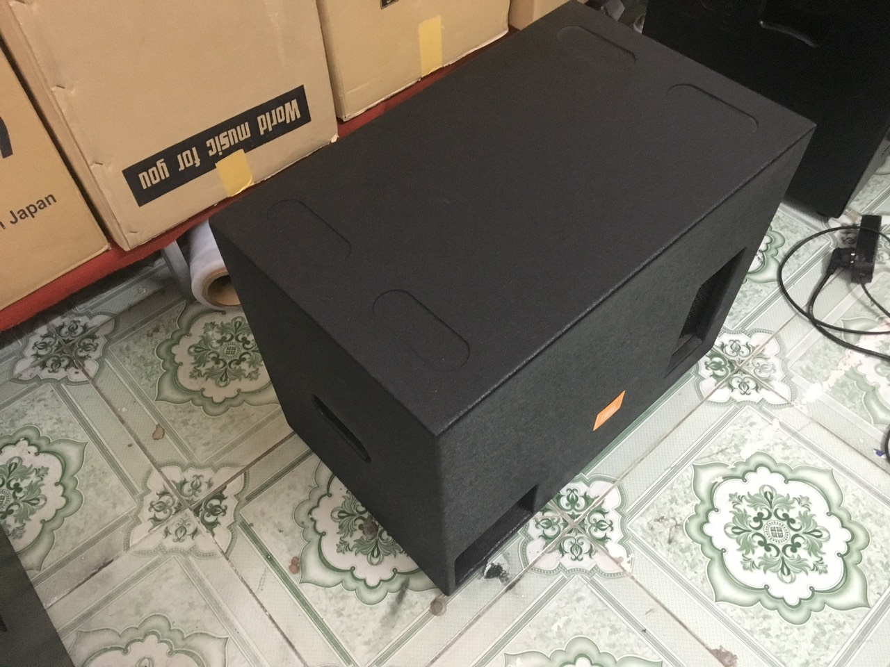 SUB ĐIỆN JBL - NGUỒN XUYẾN
