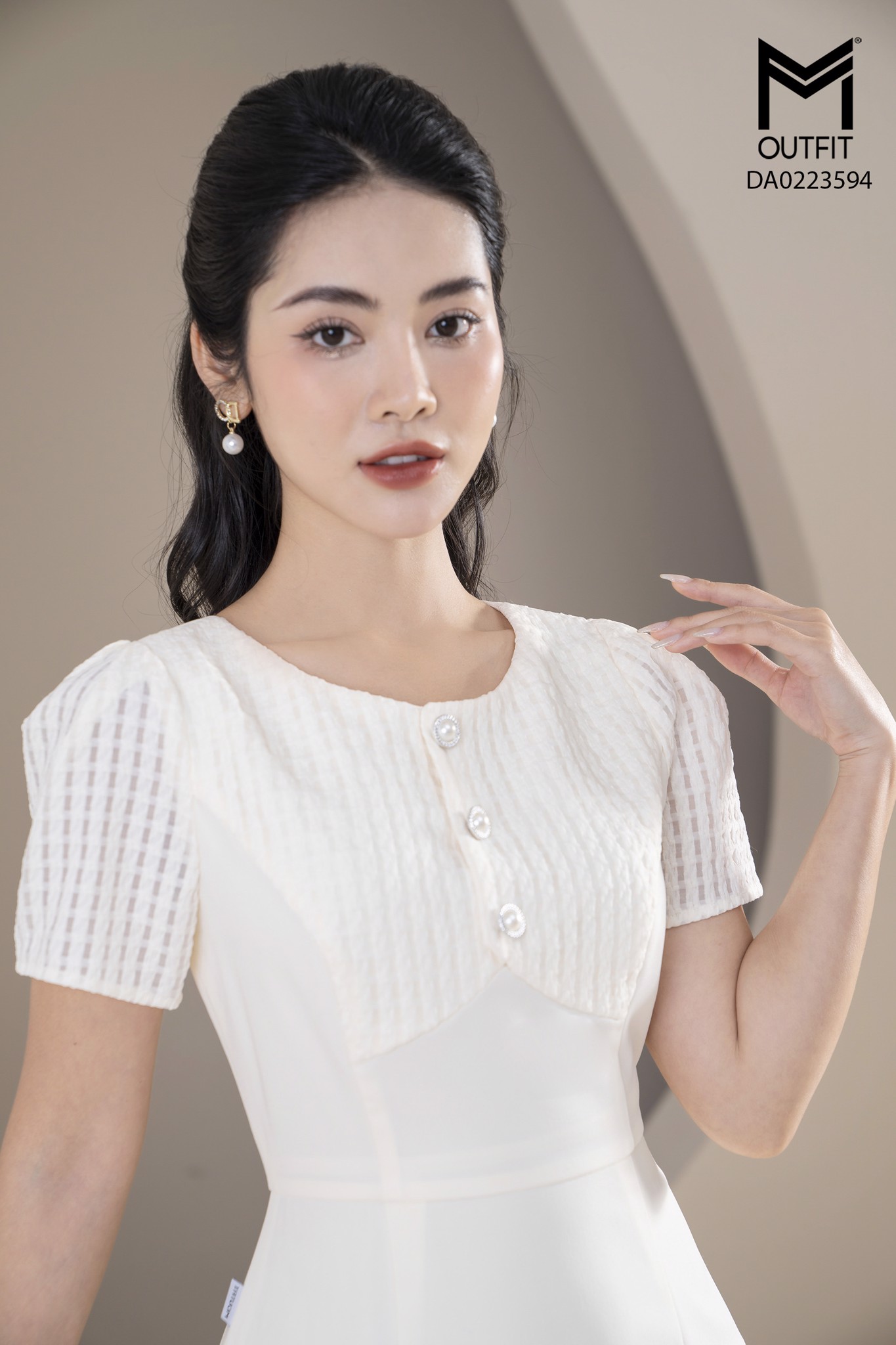 Đầm dáng A, nẹp bong đính cúc TT